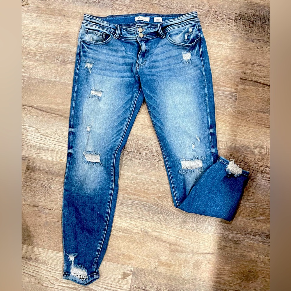 KanCan low rise ankle skinny, used but in good condition.